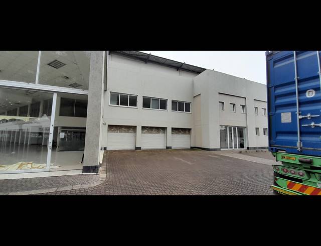 10,948M² SHOWROOM TO LET IN STAMFORD HILL